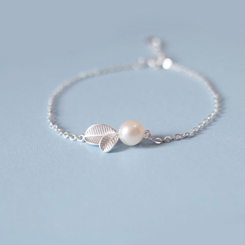 Minimal Pearl Leaf Bracelet – Silver Tone Adjustable Chain - Image 4