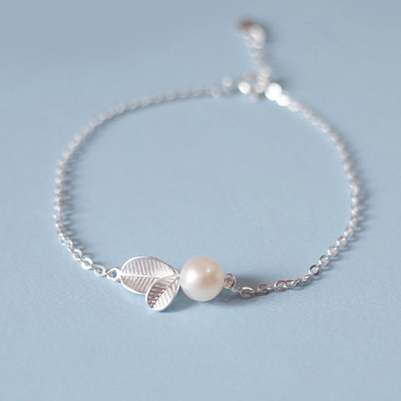 Minimal Pearl Leaf Bracelet – Silver Tone Adjustable Chain - Image 5