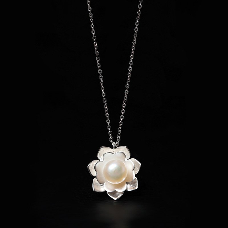 Lotus Pearl Pendant Necklace – Elegant Floral Design
