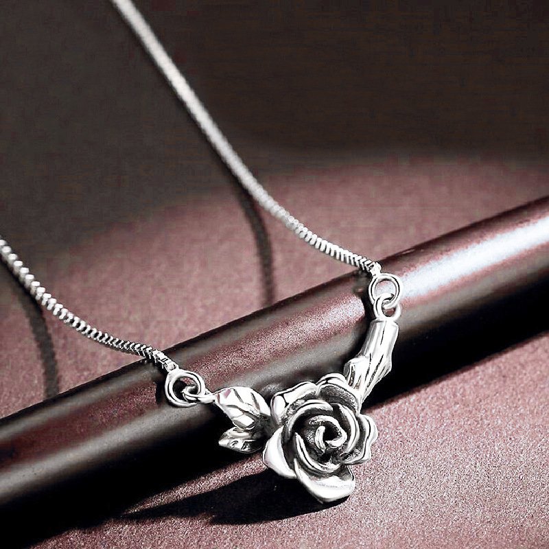 Silver Bloom Rose Pendant Necklace – Minimal Floral Chain