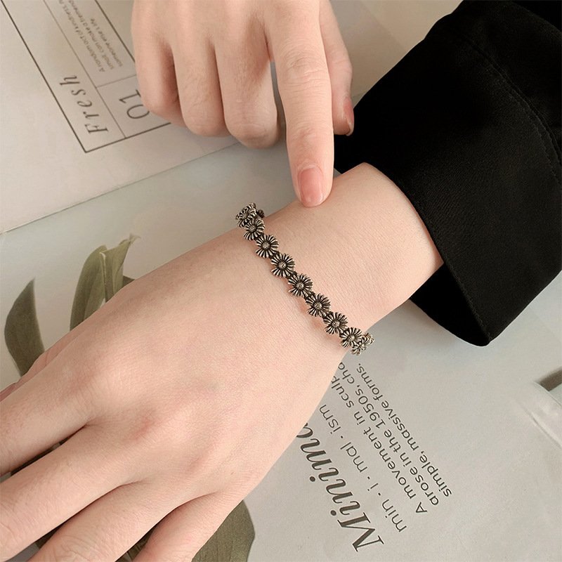 Daisy Floral Charm Bracelet – Oxidised Silver Adjustable Design