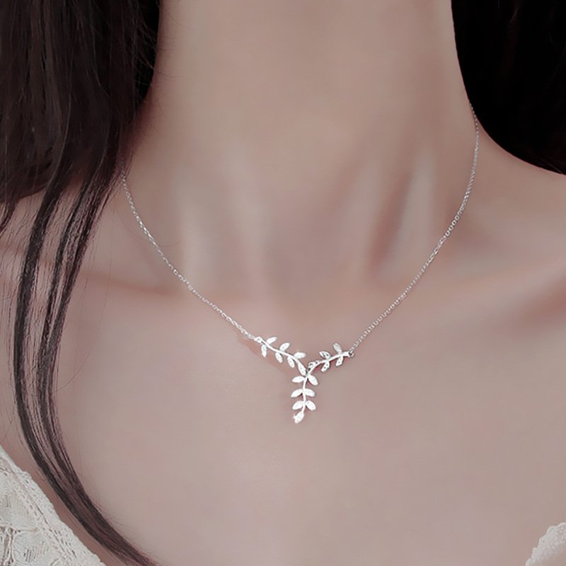 Crystal Leaf Vine Necklace – Elegant Statement Jewellery