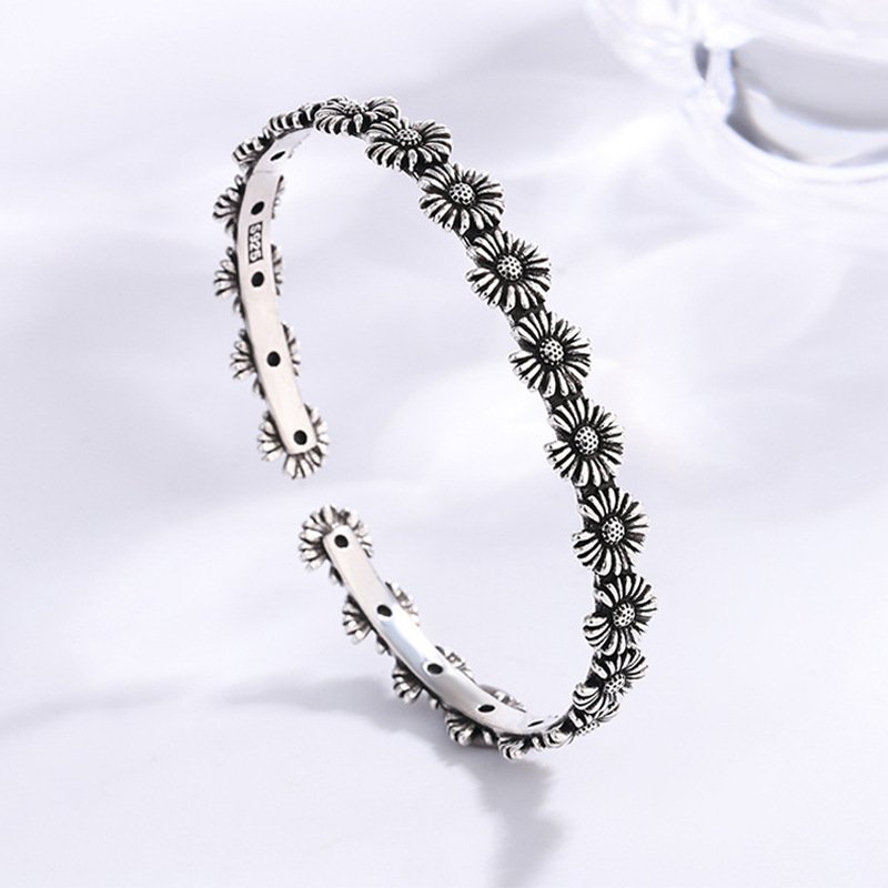 Daisy Floral Charm Bracelet – Oxidised Silver Adjustable Design - Image 5