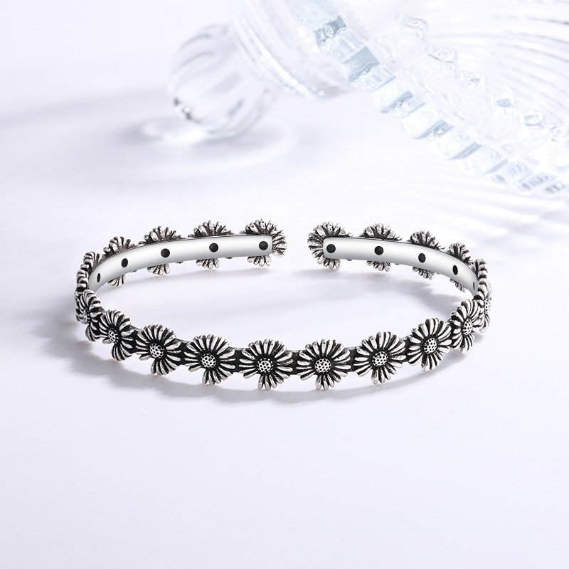 Daisy Floral Charm Bracelet – Oxidised Silver Adjustable Design - Image 6