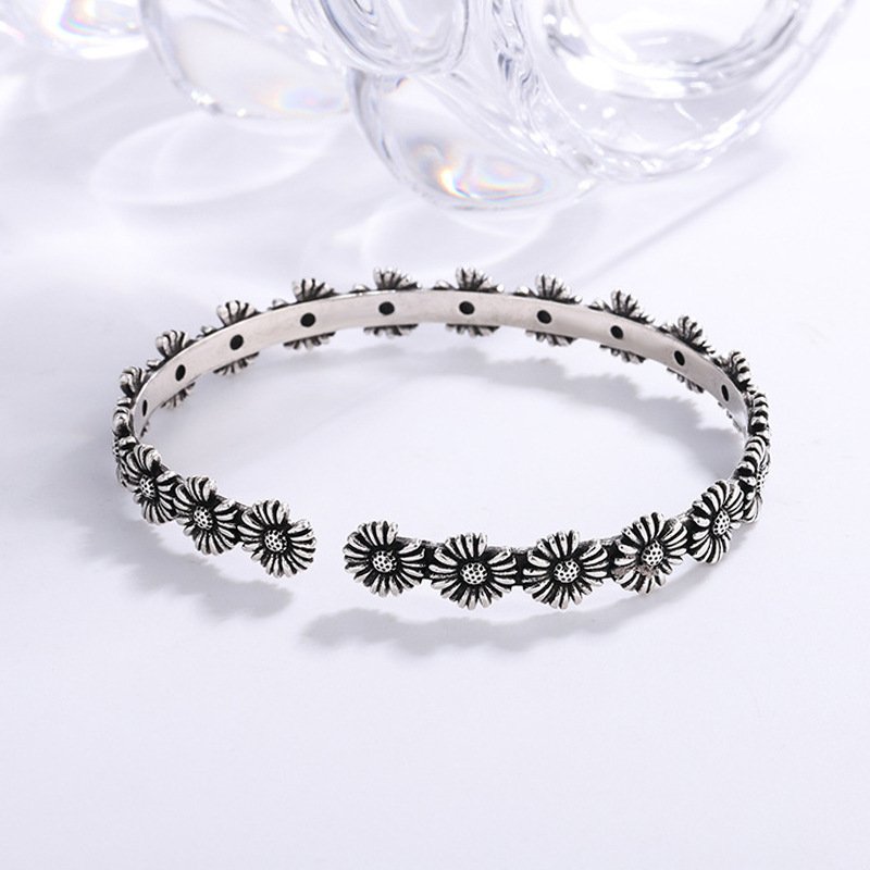 Daisy Floral Charm Bracelet – Oxidised Silver Adjustable Design - Image 7