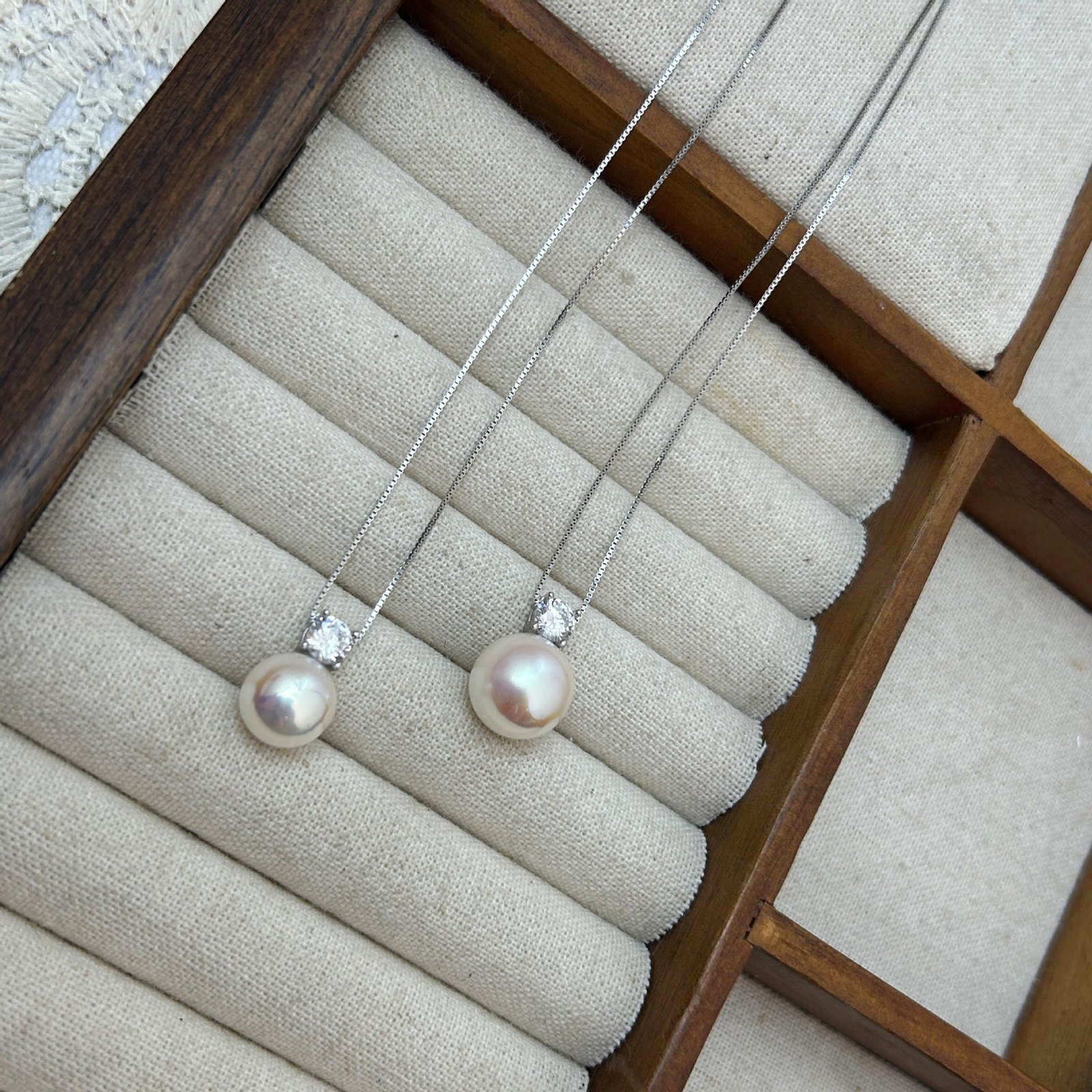 Classic Pearl Solitaire Pendant Necklace – Elegant Minimal Design