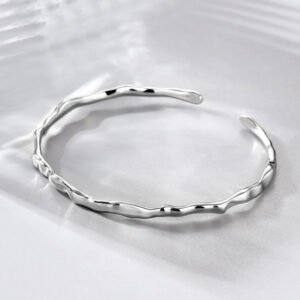textured-wave-open-cu%ef%ac%80-bracelet-silver-look-minimal-kada